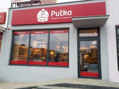 Witryna piekarni Putka przy Wojska Polskiego 50a w Pruszkowie